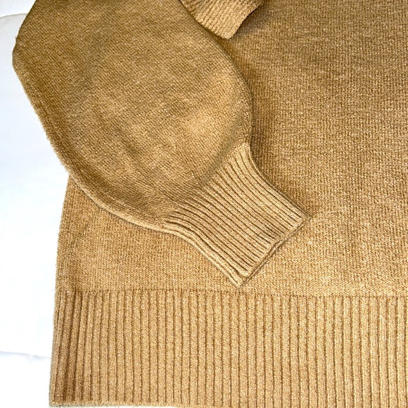 Like new 1.State sweater in a beautiful gold/tan color. Size XS - Picture 3 of 6